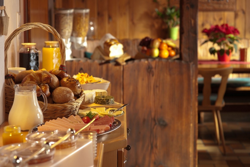 boulangerie-BAGNOLS EN FORET-min_breakfast_buffet_food_restaurant_meal_hotel_plate_fresh-718745