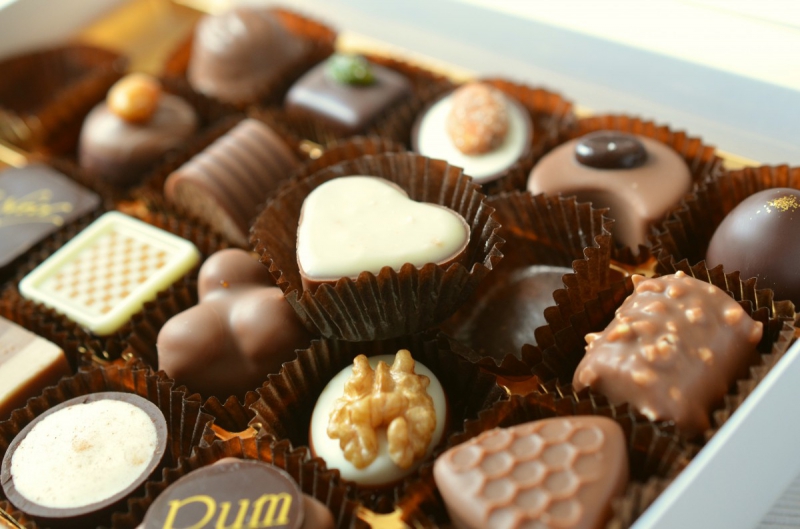 boulangerie-BAGNOLS EN FORET-min_chocolates_food_candy_calories_nibble_chocolate_heart-782043